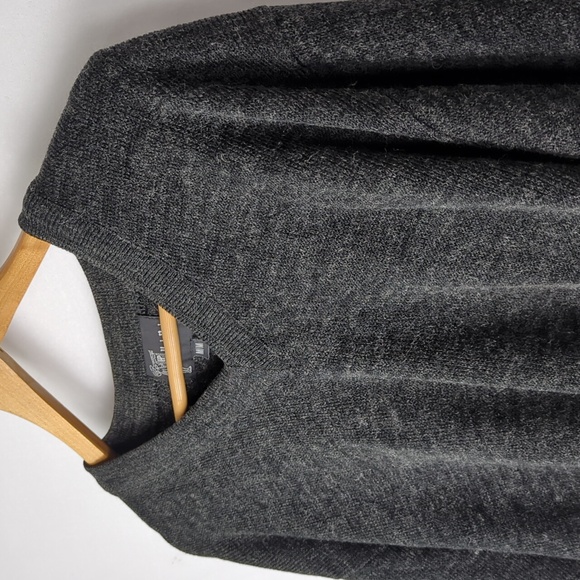VINTAGE Men's Hyde Park V-Neck Wool Blend Gray Sweater Medium - Picture 2 of 4
